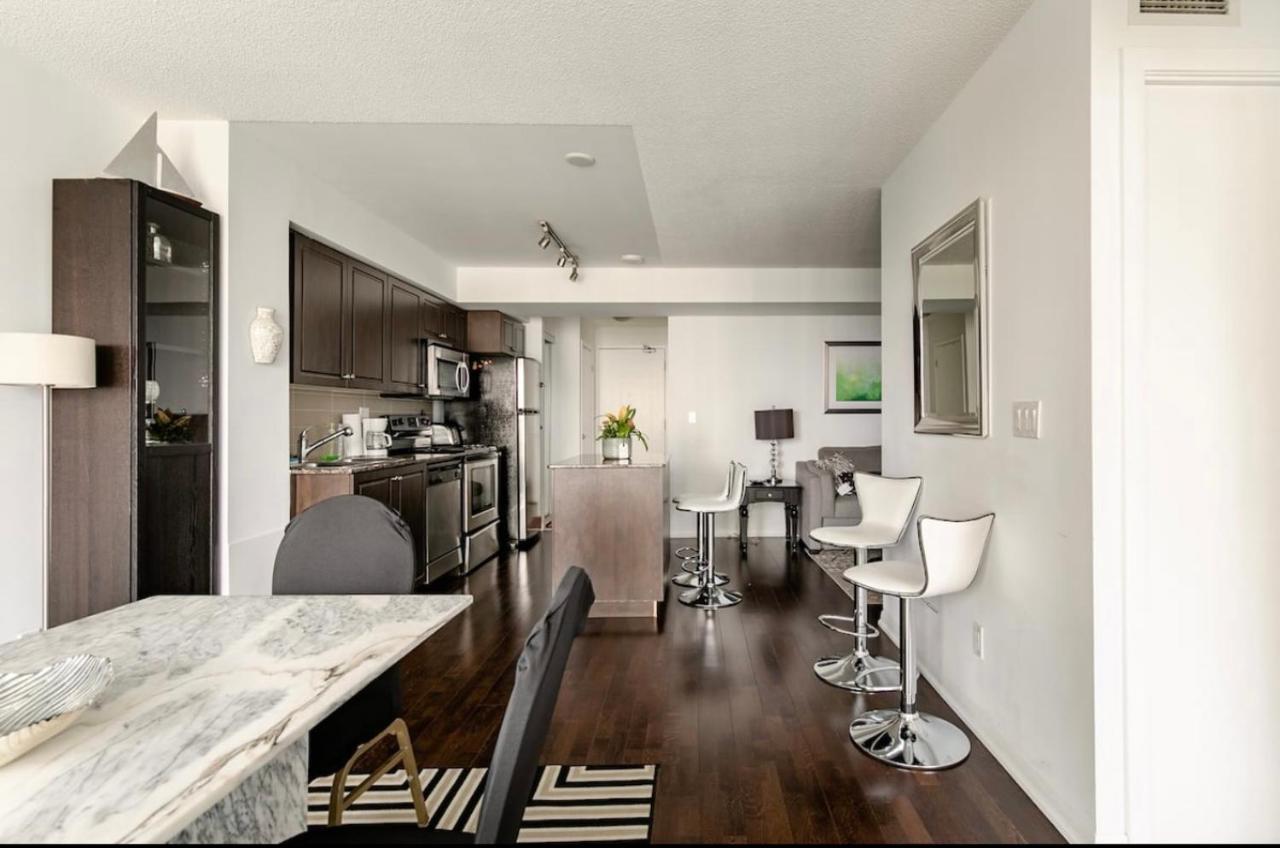 Appartement Downtown Toronto+Free Parking+Cn Tower View Extérieur photo